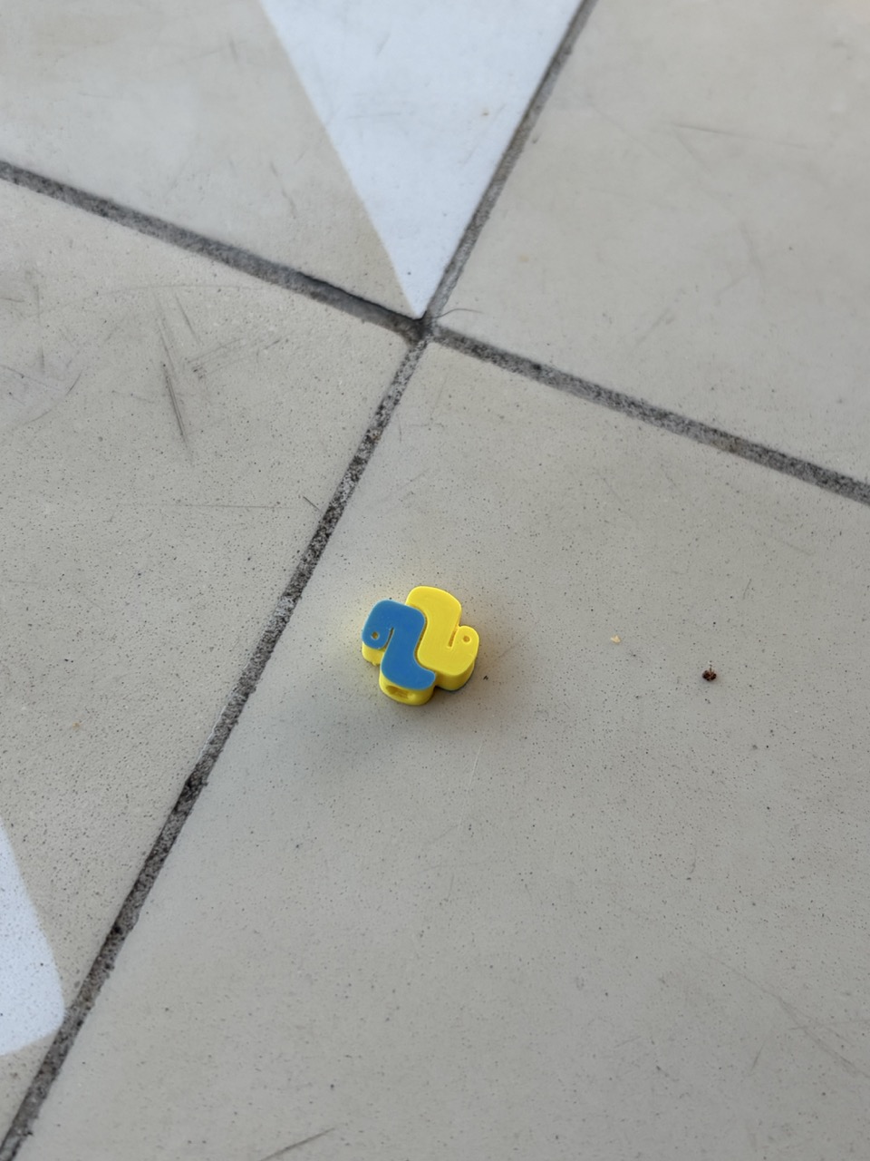 A tiny Python logo charm
